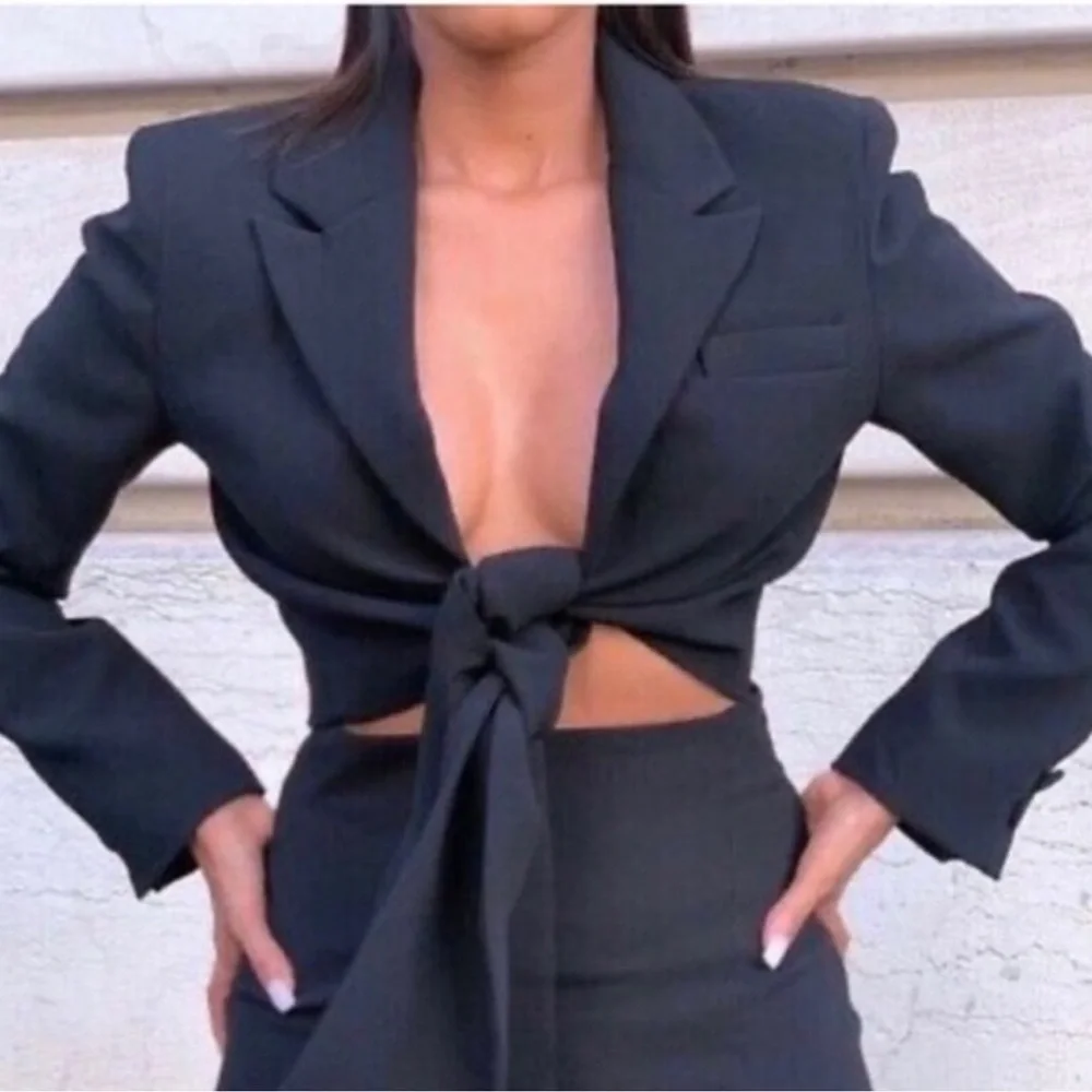 Zara Black Women's Crop Blazer - Picture 2 of 5